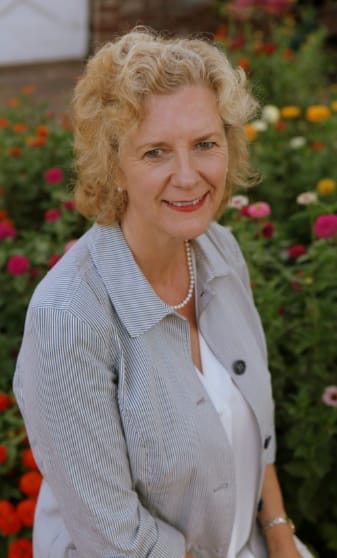 Headshot of Dr. Julie Fennimore